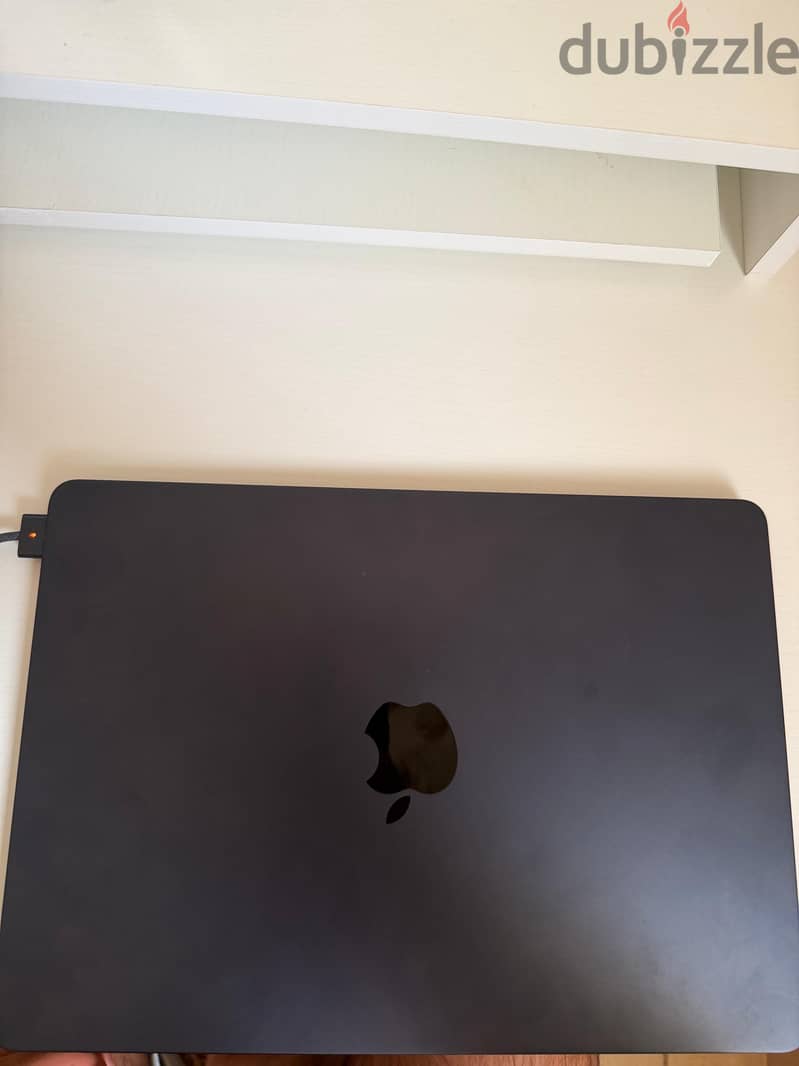 Macbook air -13 Inch - Like new 2