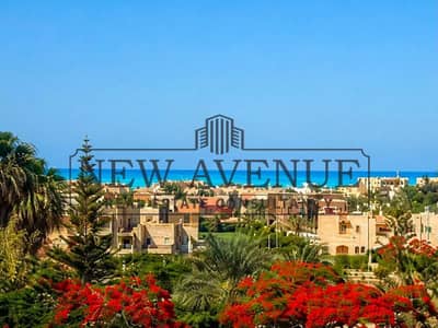 تسليم فوري شاليه متشطب بالكامل بالتكييفات و خزائن المطبخ على فيو مفتوح مع 2 تراس واسع للبيع في مارينا 2 نورث كوست Marina 2 North Coast