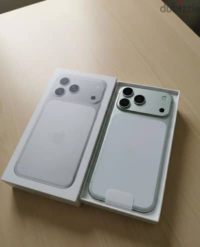 Apple - iPhone 17 Pro Max E-SiM (Silver)