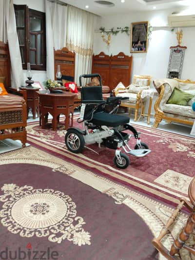 كرسي كهربائي متحرك
