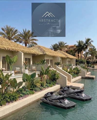 بحر قدامك ولاجون حواليك. . شاليه تشطيب  فندقي استلام فوري في اميز لوكيشن Marina 5 الساحل الشمالي على لسان الوزراء جوار فندق Rixos دقائق من مراسي والمطار