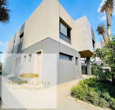 Fully finished villa for sale in Hassan Allam ready for furniture – With Private Garage  Unit Type: Townhouse Villa  Area: 180 sqm  Garage: Private garage for 2 cars   Project Features:  Prime location in the heart of New Cairo  Modern designs with high-q