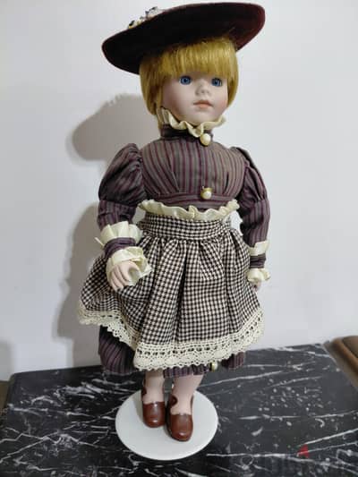 vintage porcelain dolls with stand