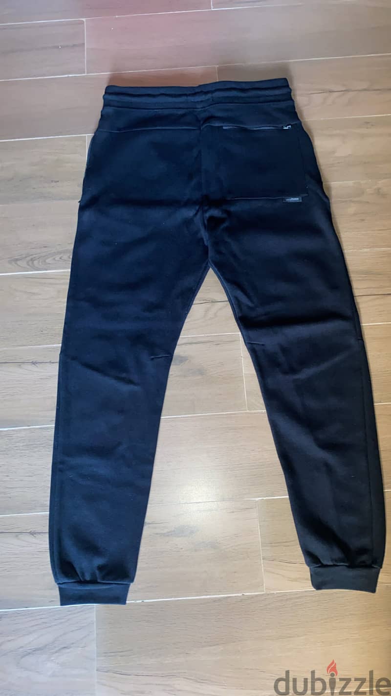 Pull and bear black sweatpants 1