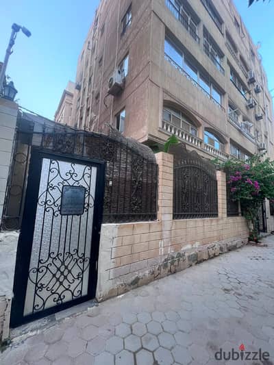 شقة ارضي بجاردن للبيع بالتجمع الخامس النرجس عمارات ع الشارع الرئيسي