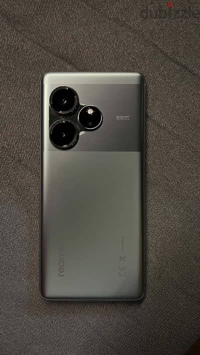  للبيع Realme GT 6 – حالة ممتازة كأنه جديد 