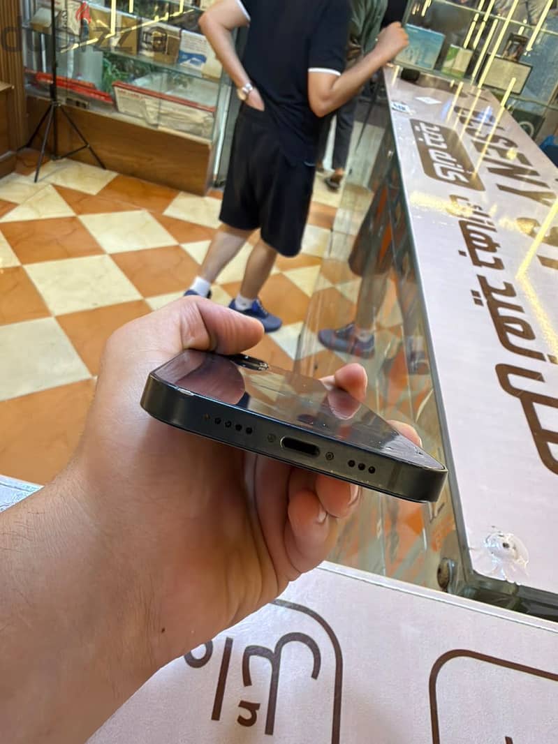 Apple - iPhone 13 2