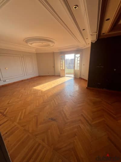 For sale apartment 167 meters on Al-Nahhas Street, all facing the street, northern side.