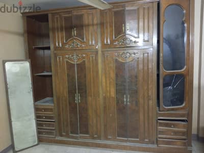 أثاث غرفة نوم كبيرة مستعملة