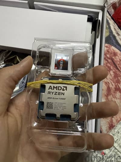 Motherboard & CPU متفتحووووش اصلا بعلبهم.