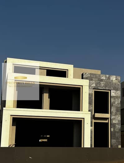 فيلا بجاردن كبيرة للبيع بفيو علي لاند سكيب في الباتيو تاون بجوار auc في التجمع الخامس