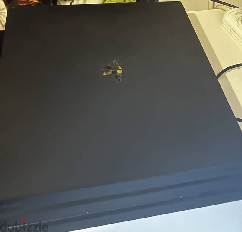 Ps4 pro 1tb + 2 original controllers 3