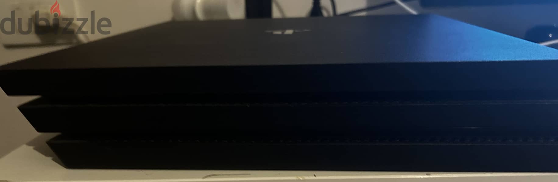 Ps4 pro 1tb + 2 original controllers 4