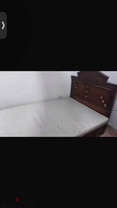 سرير مع مرتبة اسفنج