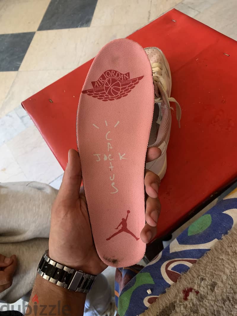 Air jordan travis 2