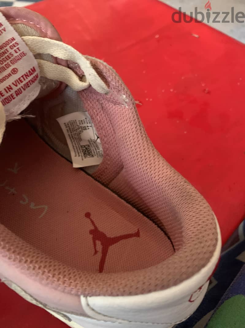 Air jordan travis 4