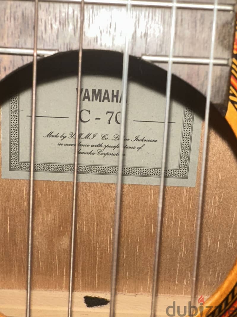 Guitar yamahac70 1