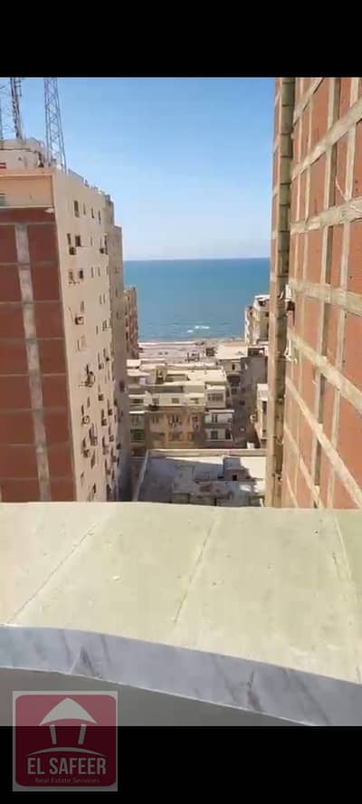 شقه للبيع 300م ب سبورتنج على شارع طيبه الرئيسي باطلاله على البحر