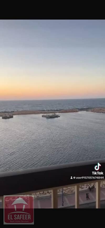 Luxurious furnished apartment for daily rent on the corniche with a direct sea view