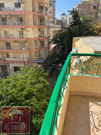 شقه للايجار السكني 300م ب ستانلي شارع عبد العزيز فهمي