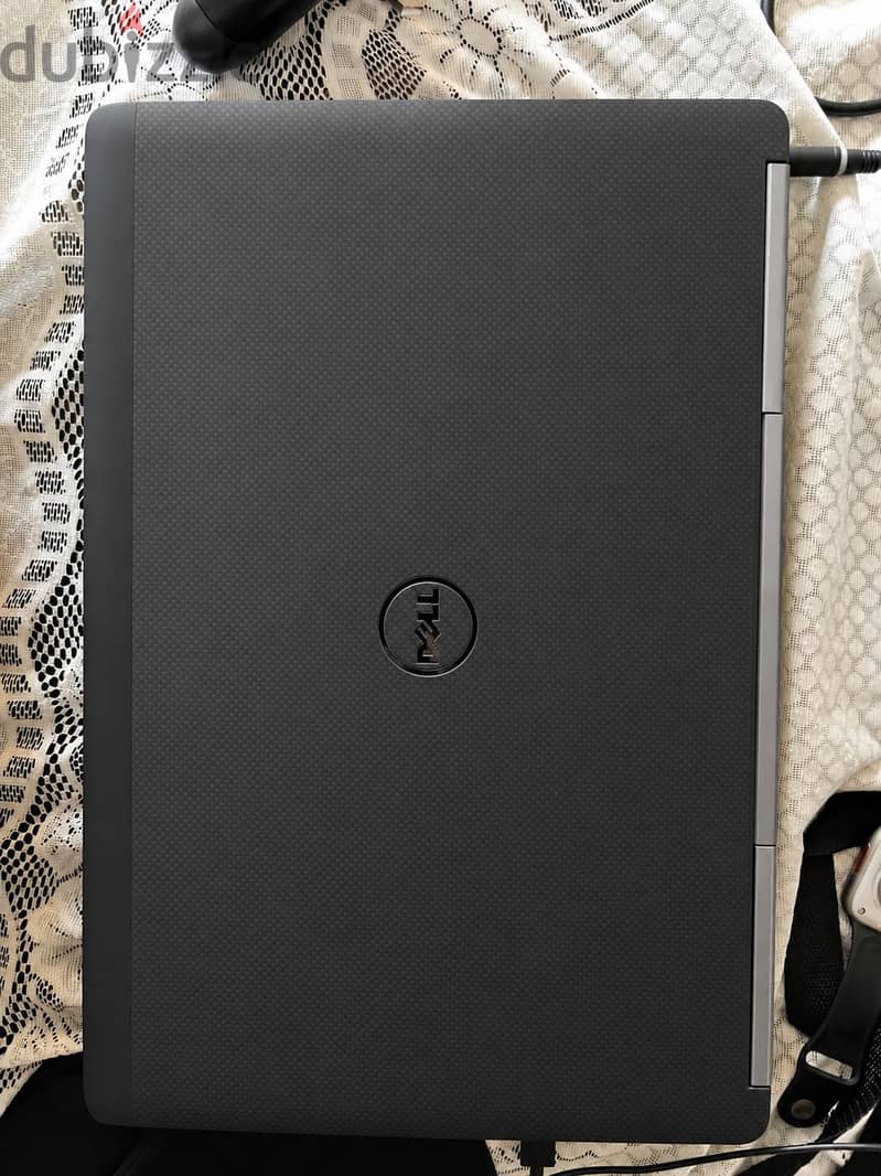 Dell Precision 7720 Workstation 1
