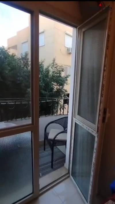 شقة للبيع فى فيلا في الحى الاول غرب فيلات 3غرف 3حمام دور تاني 150متر جانبى فيو جاردن تشطيب الترا سوبر لوكس مكان راقى حيوى مواصلات وخدمات ومدارس جامعات