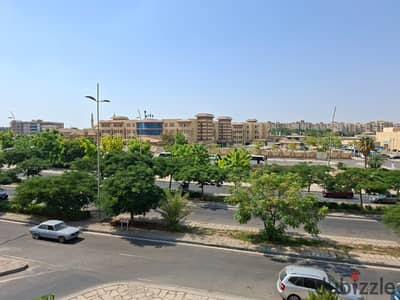 فرصه للبيع بمدينتى شقه 174 م دور ثانى بجوار الثاوث بارك