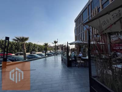 محل للإيجار 233م - متشطب  - شارع التسعين الجنوبي - القاهرة الجددية