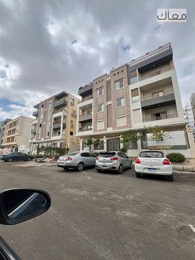 Instant Delivery  143 sqm apartment with immediate delivery next to **Mountain View & Palm Hills**. **900K EGP down payment + 42K EGP monthly