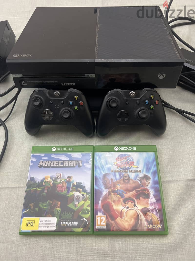 Xbox one with Kinect and 2 controllers 1