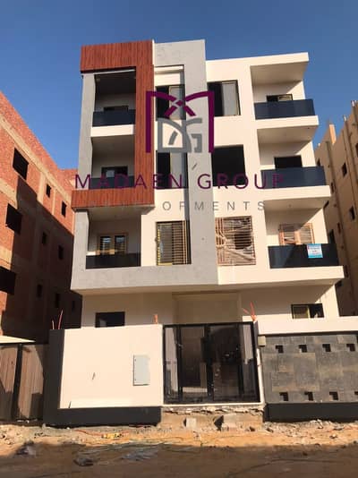 Duplex 255 meters with a garden of 110 meters, immediate delivery, installment over two years, minutes from the Boulevard and minutes from 60th Street, close to services