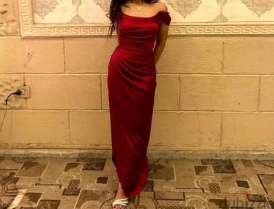 Elegant Burgundy Evening Dress – Worn Once, Like New