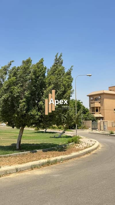 For a quick sale: distinctive apartment in District 6 for living or investment, near all services, competitive price. Seize this rare opportunity now!
