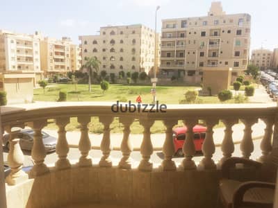 شقة للايجار قانون جديد النرجس عمارات التجمع الخامس  دور اول  المساحه 235 م  3 غرف  3 حمام  رسيبشن 3 قطع  تتطل على حديقة  اسانسير