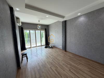 Ground apartment with garden for rentin The Address Sheikh Zayed
