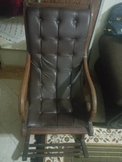 كرسي هزاز تراث قديم بحاله جيده جدا