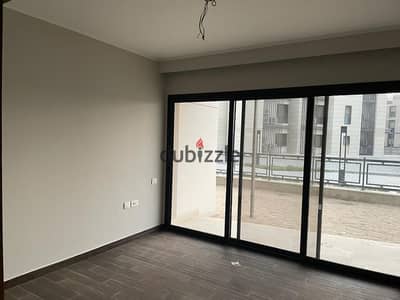 Prime located finished apartment +garden in Six West inside Beverly Hills