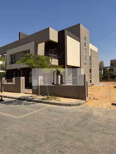Twin house, 262 sq m, ready to move in, in a prime location in The Square compound, New Cairo.