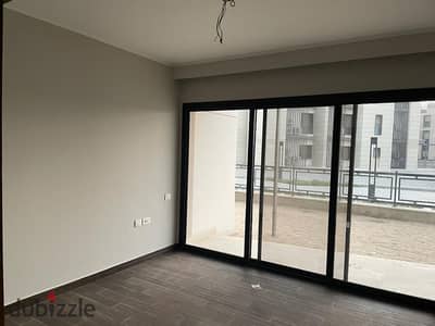 Prime located finished apartment +garden in Six West inside Beverly Hills