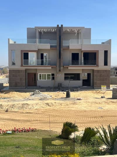 Immediate receipt of an apartment in Gardens in the Levels Dunes compound at a bargain price in front of Beverly Hills and on the Dahshur link