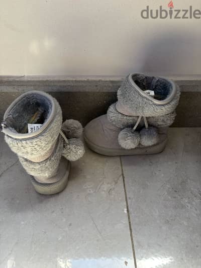 Girl boots size 22