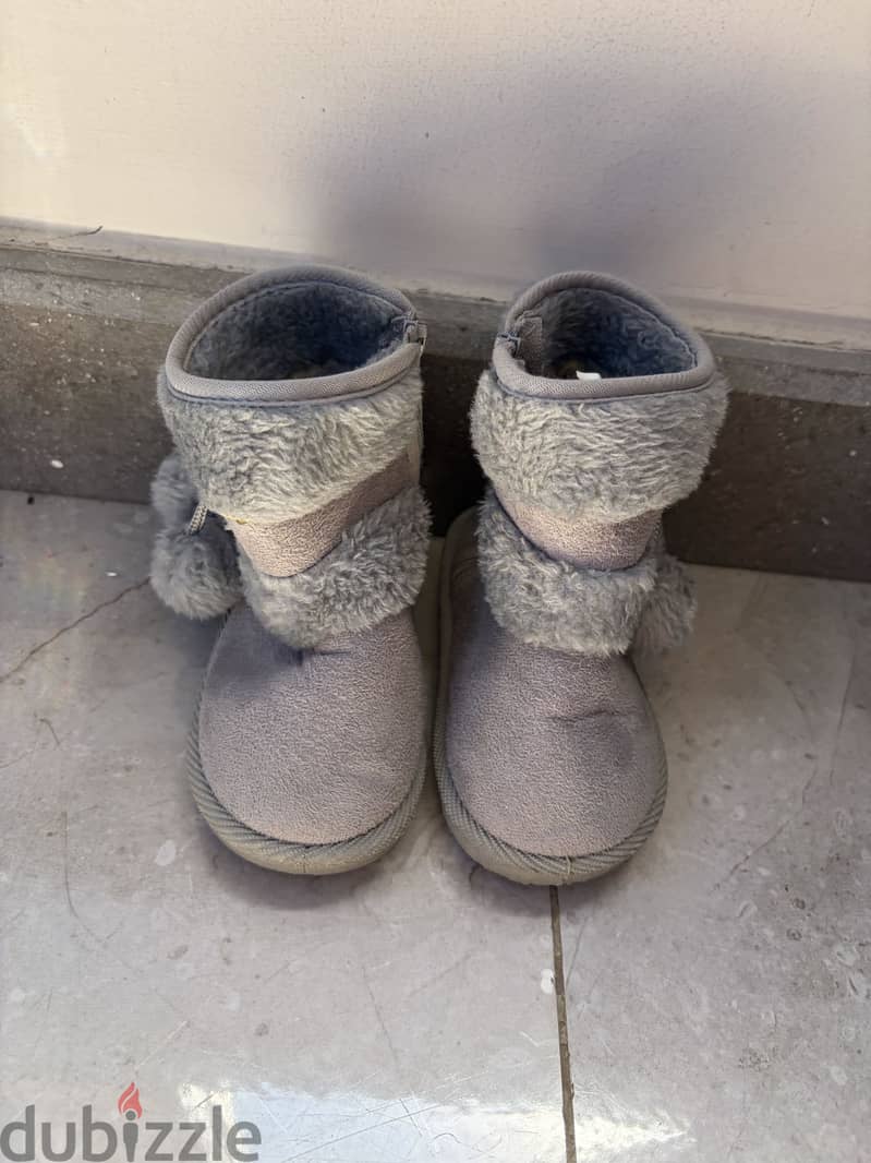Girl boots size 22 1