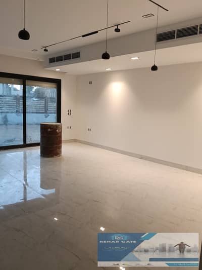 Townhouse villa for rent in Hyde Park Compound   Special finishes, brand new   Includes kitchen and air conditioning   Area: 300 sq m  Garden: 250