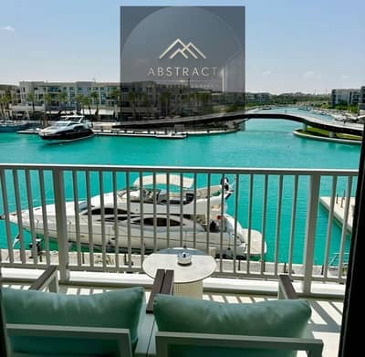 شاليه في قلب البحر فيو بانورامي صف اول استلام متشطب فندقي الشاليه خطوتين للبحر دقائق من marina 5 + ابراج العلمين ودقائق الي مراسي وهاسيندا
