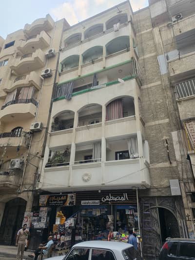 شقه مساحة ١٣٥ متر آخر شارع جلال بجوار صيدلية البيطار