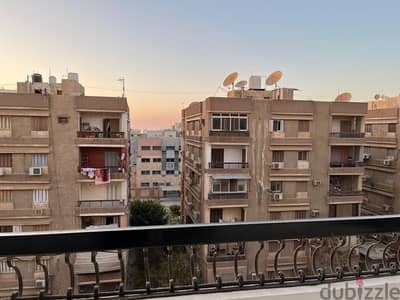 للبيع شقة 3 غرف بشارع متفرع مباشرة من مصطفى النحاس