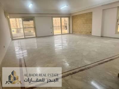 مكتب للايجار في المعادي شارع رئيسي وحيوي 250م يصلح للشركات الكبيره