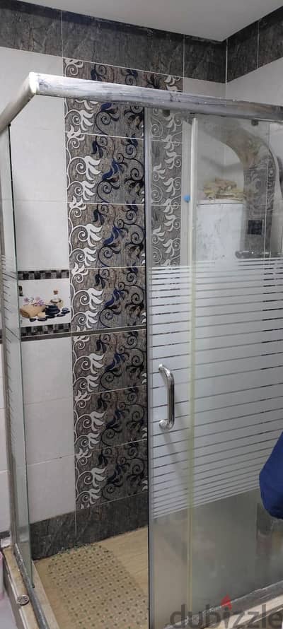 كابينة شاور جرار بحالة جيدة