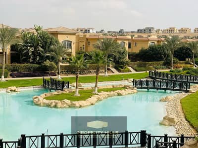 فيلا فخمه للبيع من المراسم بجوار الجامعه الامريكيه و Mivida فى AL MARASEM FIFTH SQUARE