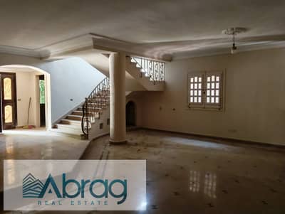 للبيع فيلا تاون هاوس كورنال 350م موقع مميز بالتشطيب استلام فورى كمبوند حدائق المهندسين